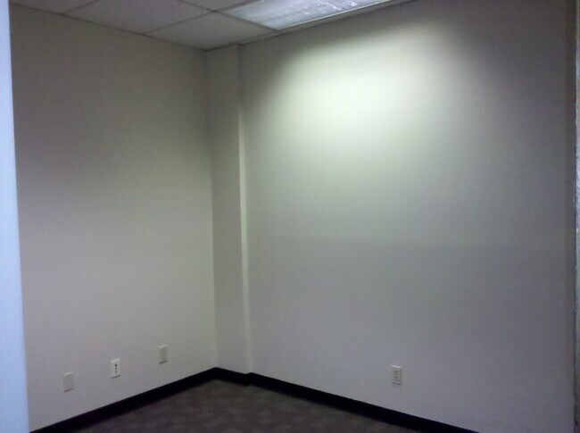 Building Photo - 300 W Broome St