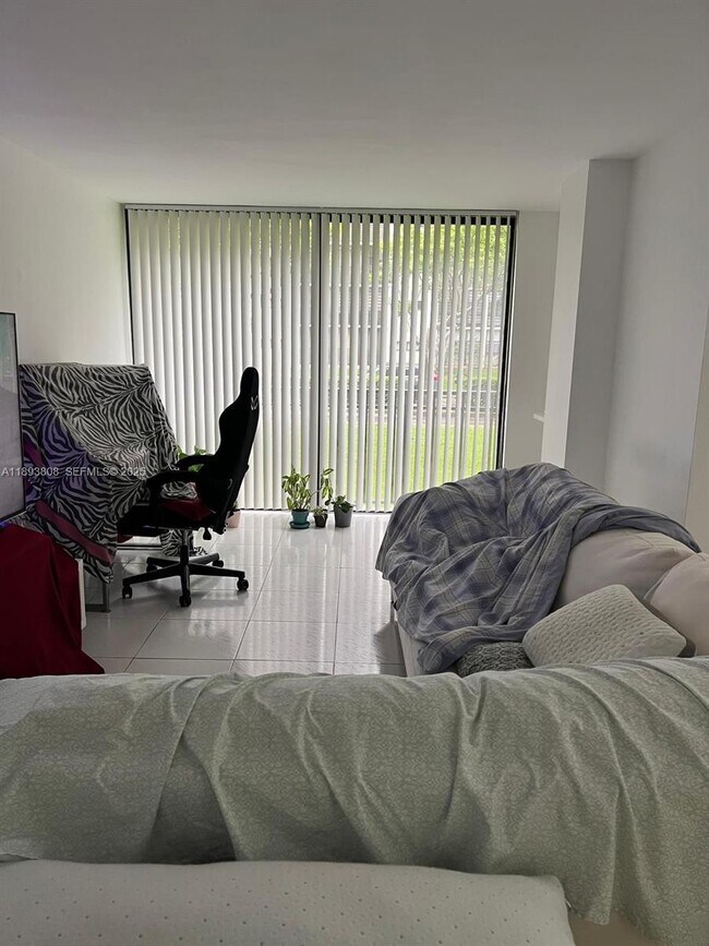 Building Photo - 17021 N Bay Rd