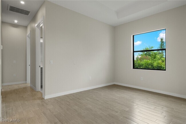 Building Photo - 4715 6th St W