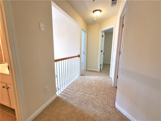 Building Photo - 545 Friars Head Dr NE