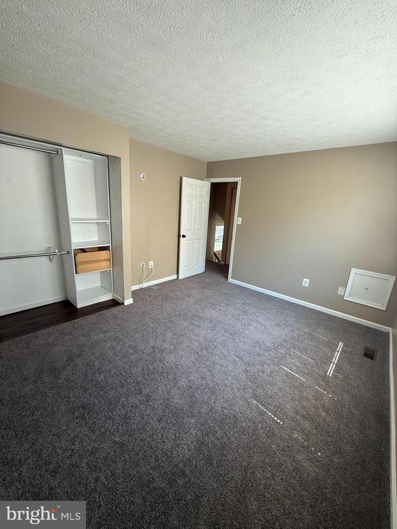 Building Photo - 805 London Ct