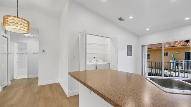 Building Photo - 3518 W 80th St