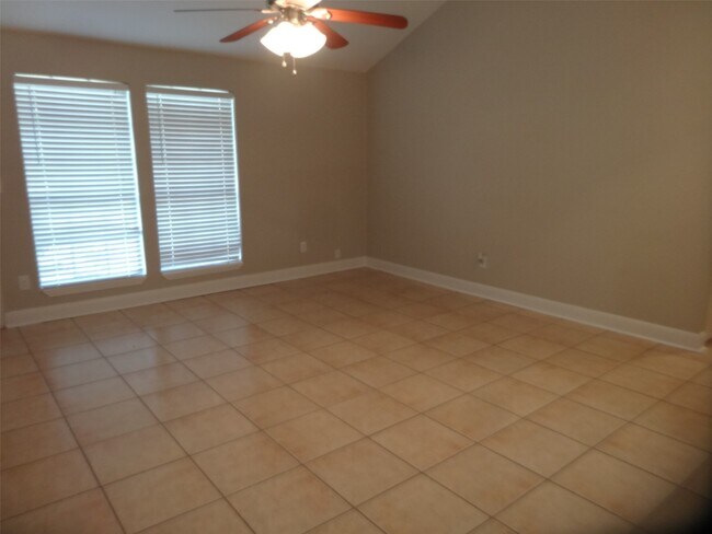 Building Photo - 1606 Quail Run