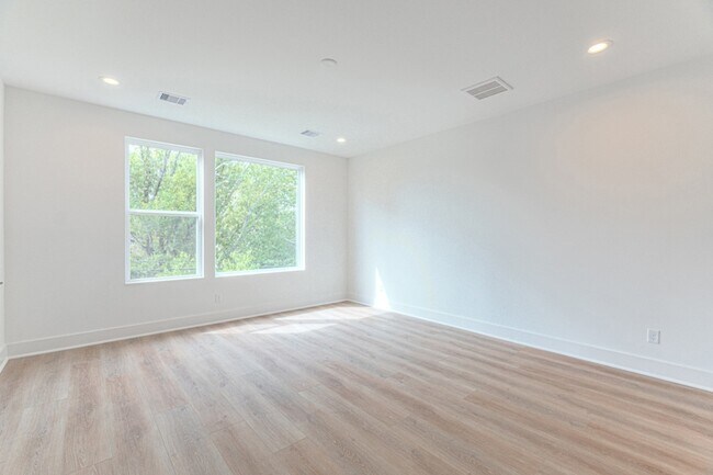 Building Photo - 7707 Inwood Grv Ln