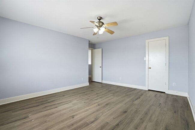 Building Photo - 11930 Longwood Garden Way