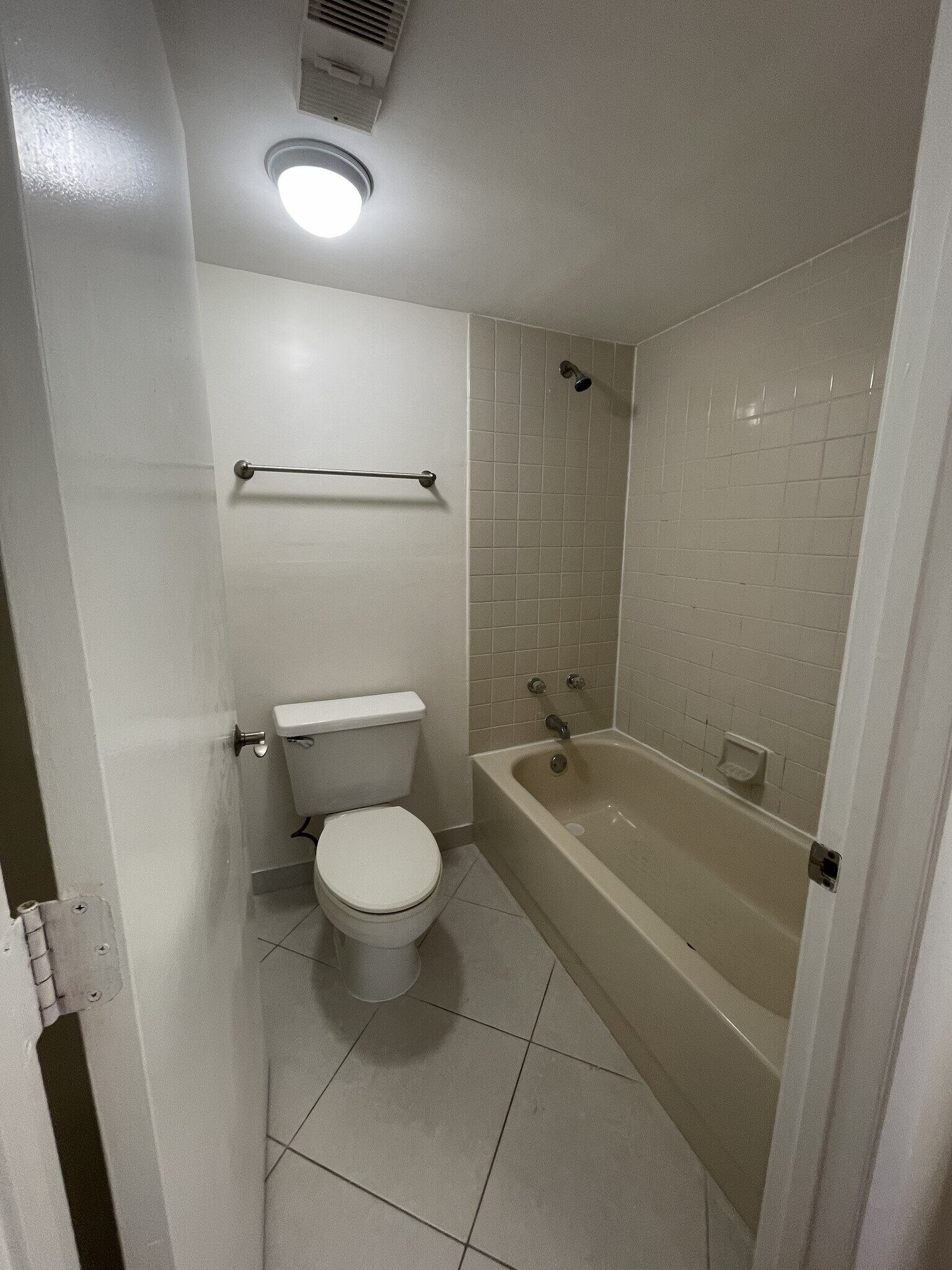 Building Photo - 5661 Riverside Dr