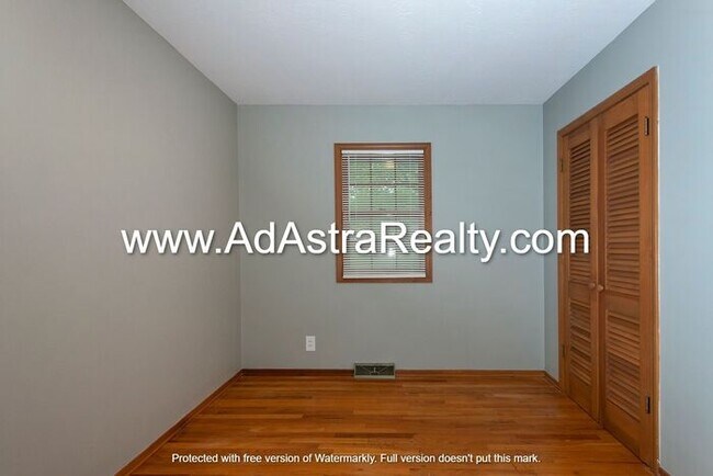 Building Photo - Beautiful Home in Blue Springs-Available NOW!!