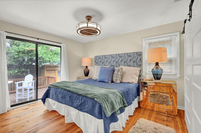 Building Photo - Furnished Off-Season 3bd/2ba Coastal Retreat with Screened Porch & Private Parking