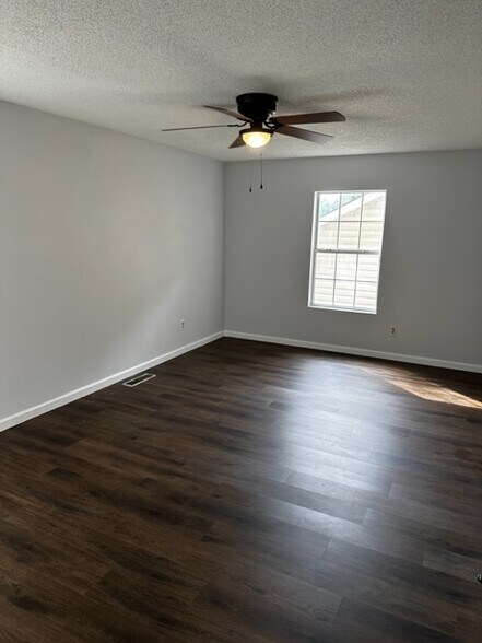 Building Photo - 119 Rockyreef Cir