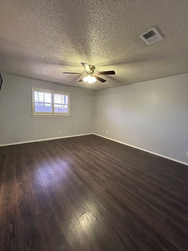 Building Photo - 5425 Veranda Ct