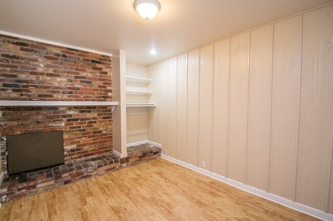 Building Photo - 1000 11th St