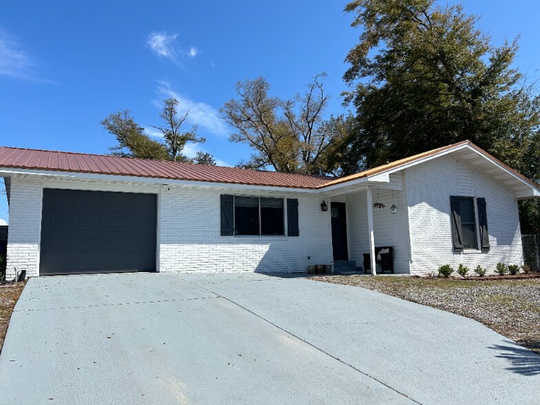 Building Photo - 1402 Clay Ave