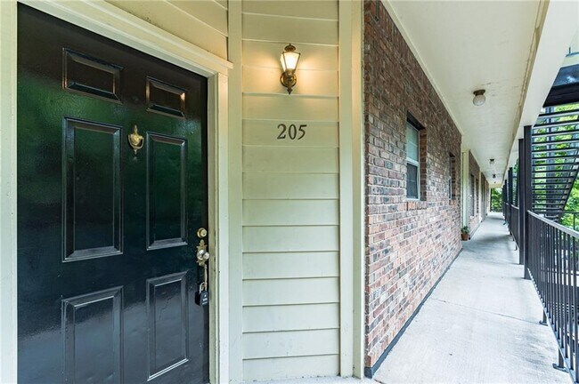 Primary Photo - 2100 San Gabriel St