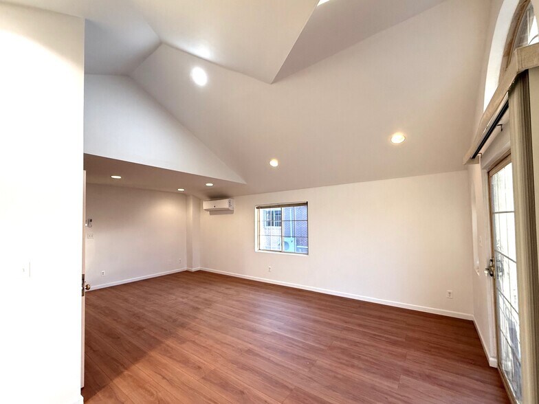 Building Photo - 8814 70th Rd