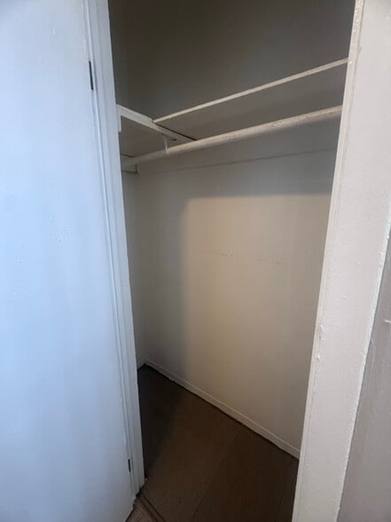 Building Photo - 921 N 19th Ave