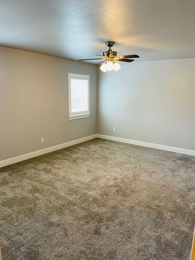 Building Photo - Entertainers delight, 3bdrm 2.5 bath home ...