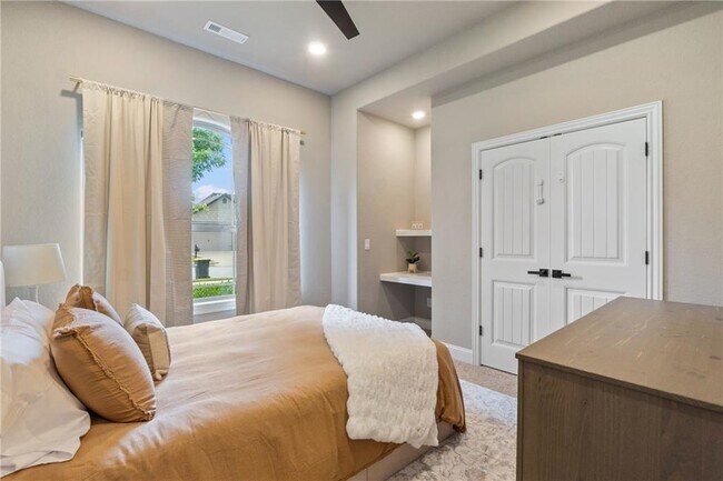 Building Photo - 5702 S 60th Pl