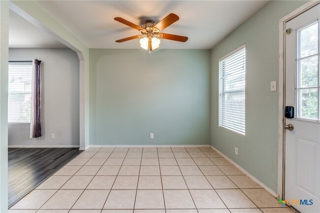 Building Photo - 309 Willow View