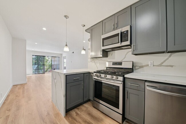 Building Photo - 3BD/2BA Apartment with Laundry In-Unit, Appliances, Tandem Parking & More | 1MO. Free OAC