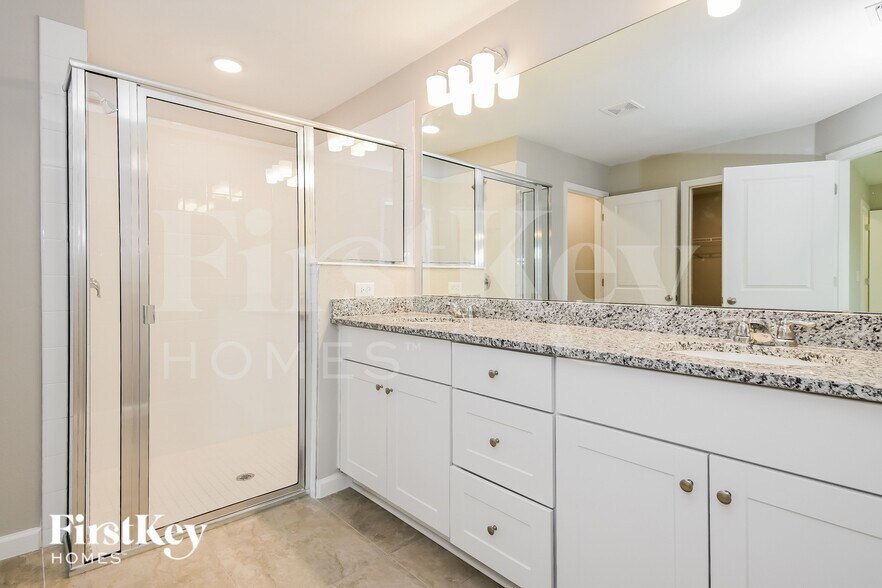 Building Photo - 618 Lindbergh Wy