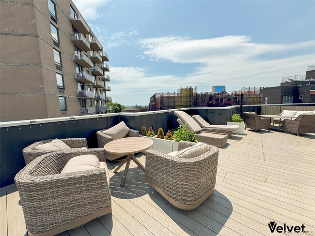 Building Photo - 116-17 Grosvenor Ln