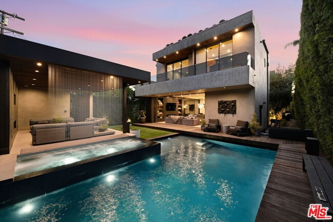 Building Photo - 418 N Sweetzer Ave