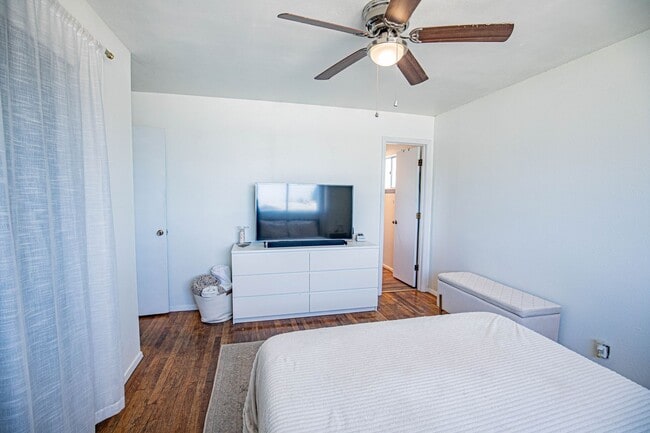 Building Photo - Spacious 3 Bedroom home with Solar Panels