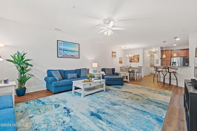 Building Photo - 2537 St James Dr SE