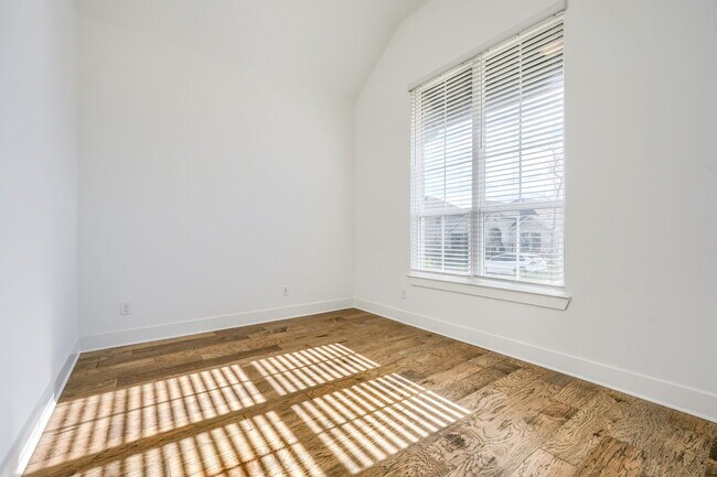 Building Photo - 1307 Beach Blvd