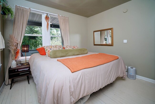 Building Photo - 13027 40th Ave S