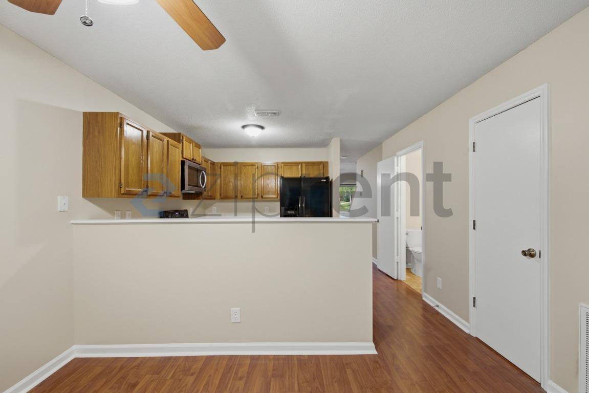 Building Photo - 10 Hartford Ct