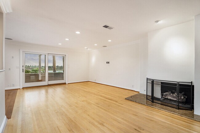 Building Photo - 316 Vista Madera