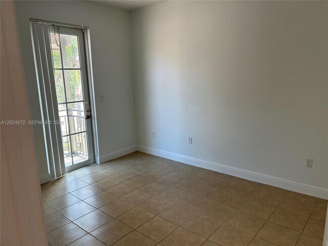 Building Photo - 1424 SW 147th Ave