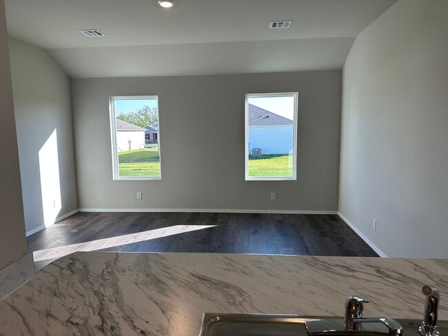 Building Photo - Brand-new 3 bedroom, 2 bath home located i...