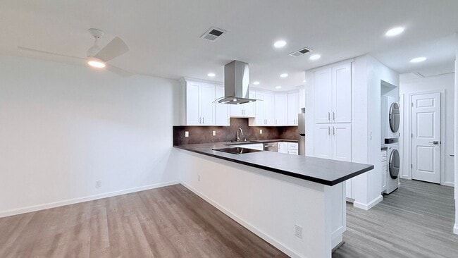 Building Photo - NEWLY RENOVATED---- 2BD/1BA, End Unit TH in Twin Creeks Garden, San Ramon- Available Now!
