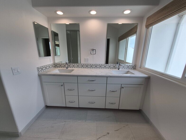Building Photo - 4962 Corinthia Way