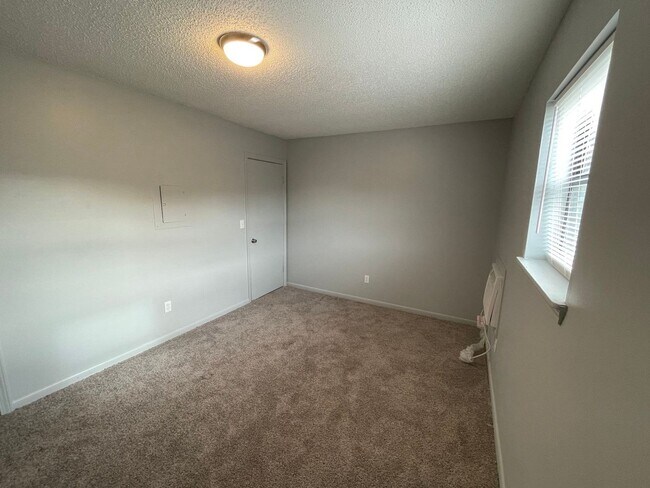 Building Photo - Fully renovated. New owner. Improved property.