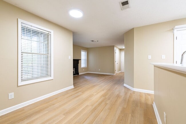 Building Photo - Marietta 2 bed/2 bath Condo!