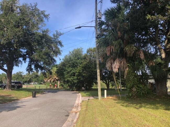 Building Photo - 3/1 -1/2 POOL HOME IN CASSELBERRY