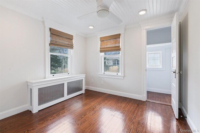 Building Photo - 424 Main St