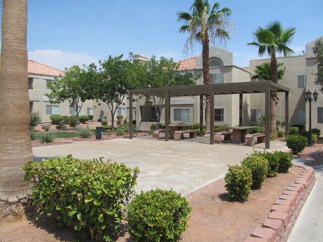 Building Photo - 2 BED 2 BATH DOWNSTAIRS APARTMENT  FOR REN...