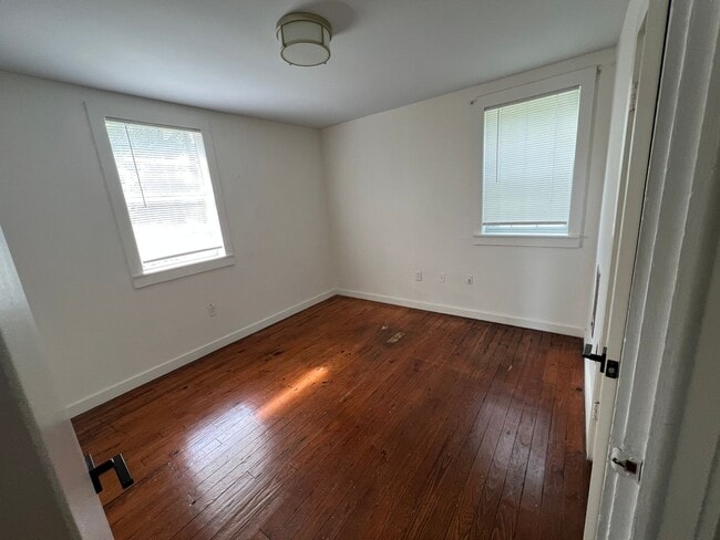 Building Photo - Standalone home with yard close to Square!