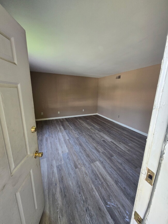 Building Photo - Cottonwood Apartments