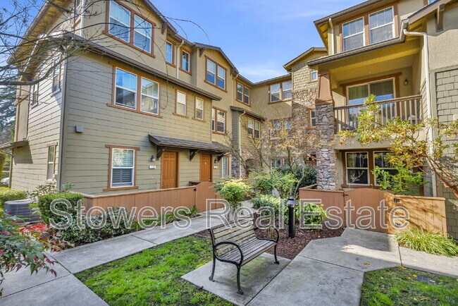 Building Photo - 718 El Paseo Cir