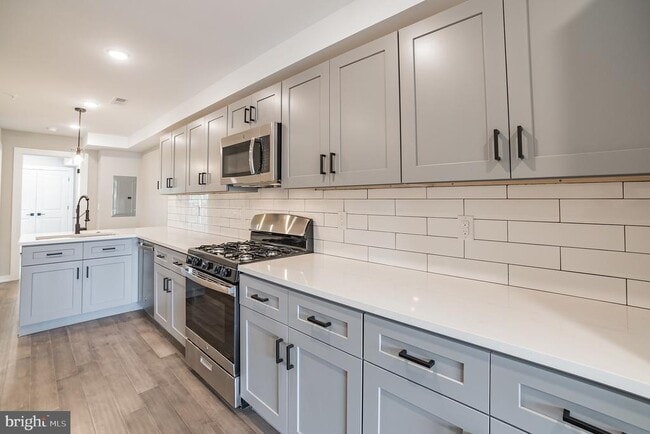 Building Photo - 2410 Clifford St