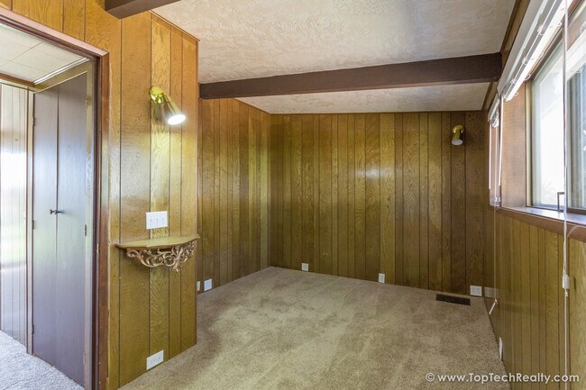 Building Photo - 675 NW 123rd Ave