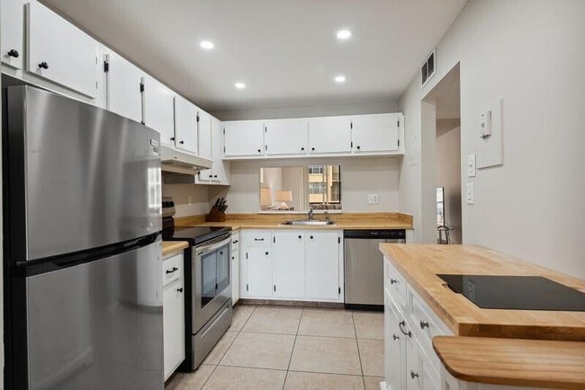 Building Photo - 777 S Federal Hwy