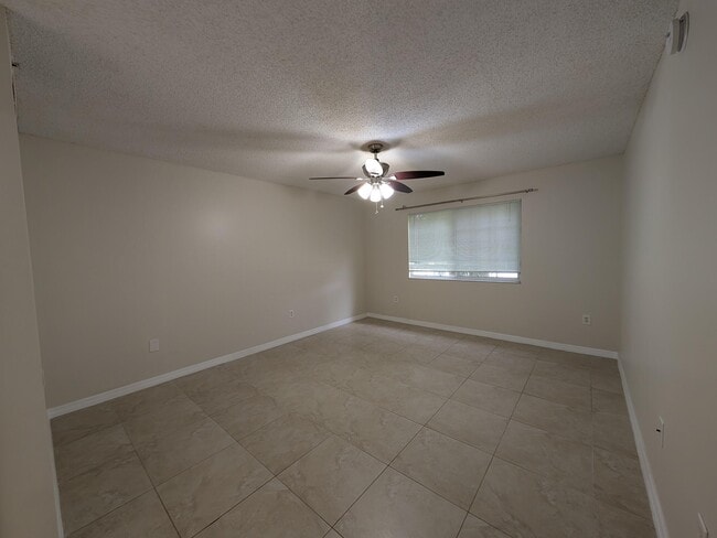 Building Photo - 5011 Wiles Rd