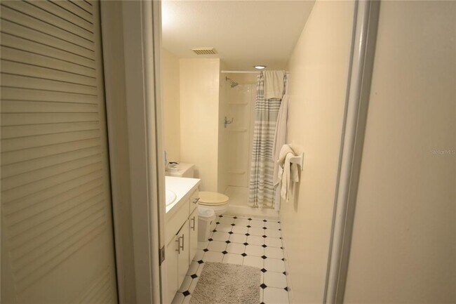 Building Photo - 123 Cypress Ct