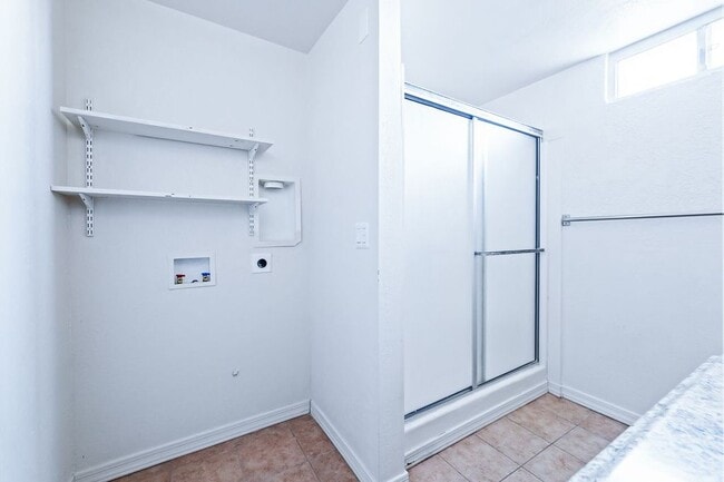 Building Photo - 1453 Luna Ln